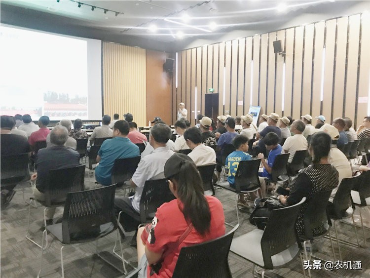 專業(yè)！中國龐口第二屆華北農(nóng)機(jī)地頭展在龐口成功舉行