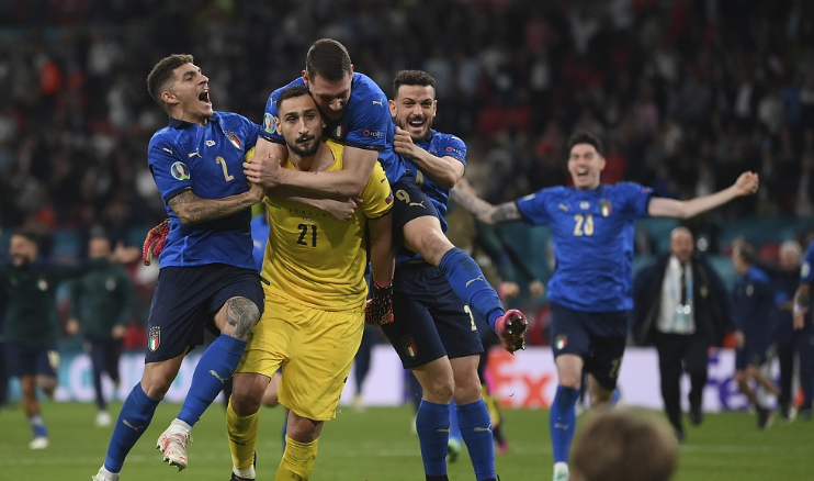 06世界杯点球（历史重现！前锋丢点球，中卫扳平捧杯，意大利复制06年奇迹夺冠）