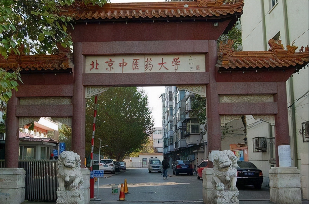 985护理系招生遇冷？分数线一降再降都招不到生，遭到网友嘲讽