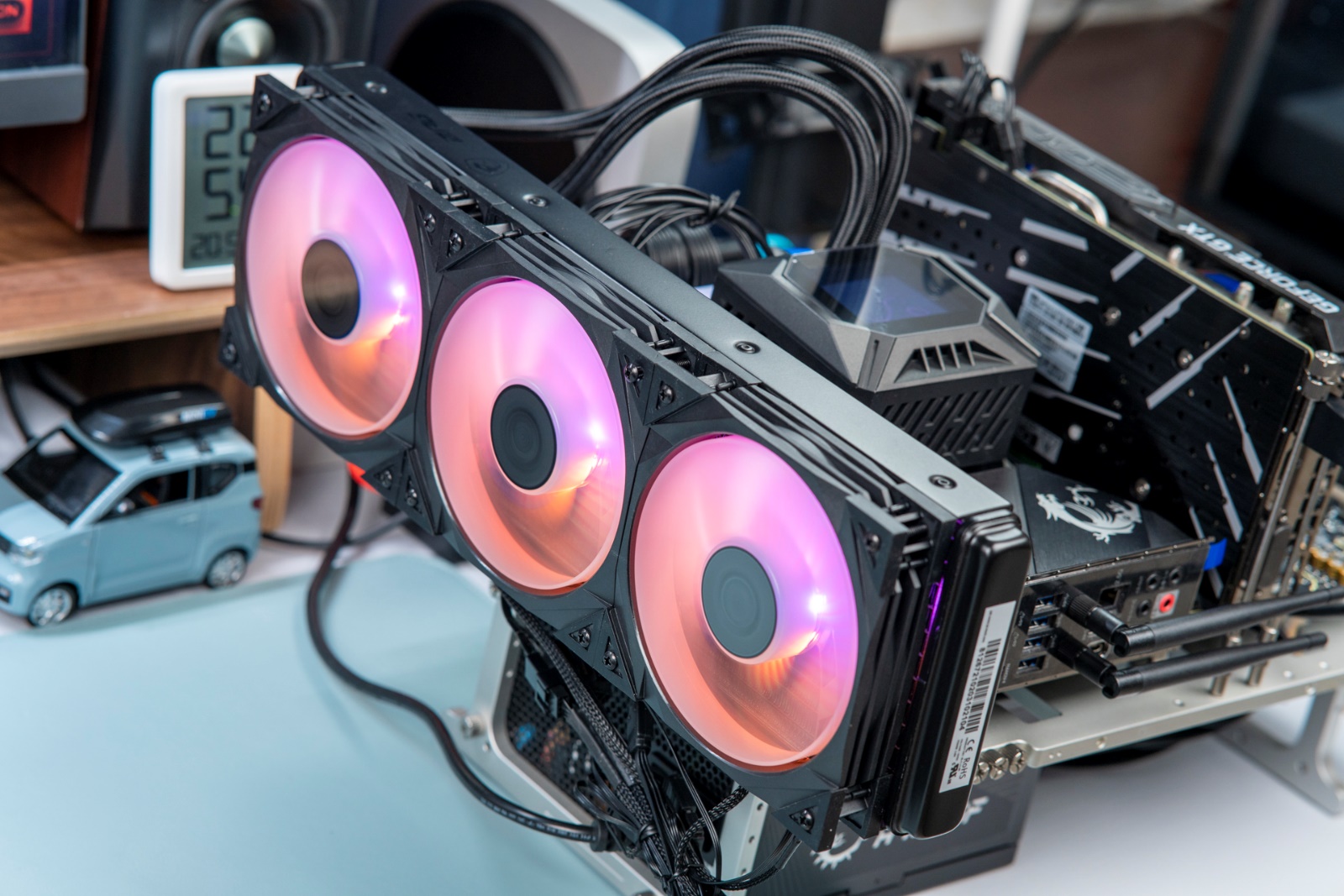 微星X570S主板领衔，三套件助力打造开放式桌面主机