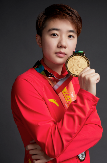 6岁练武，13岁获20枚金牌！重庆女孩代表中国出战，站上最高领奖台！