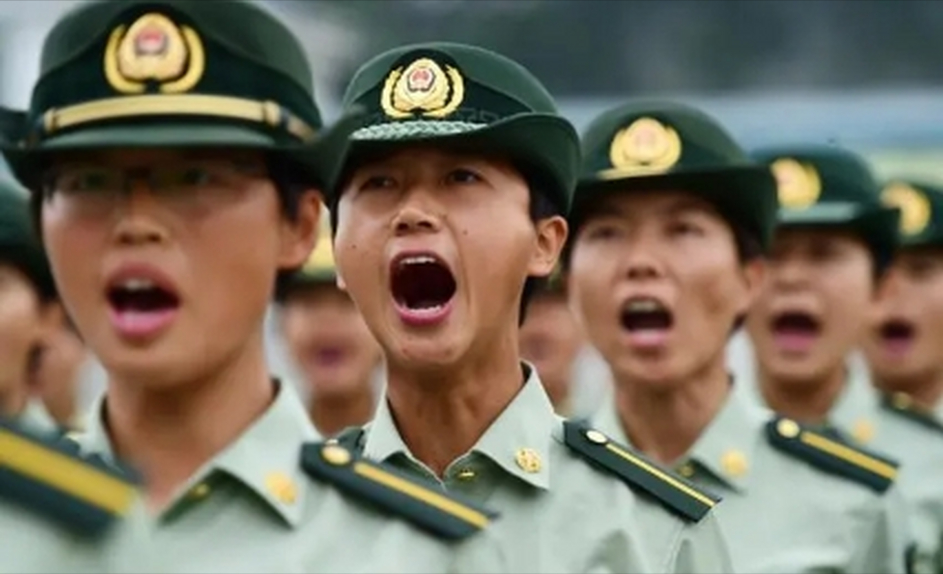 考上大专去当兵，两年后转军士好，还是回来上学好？建议了解