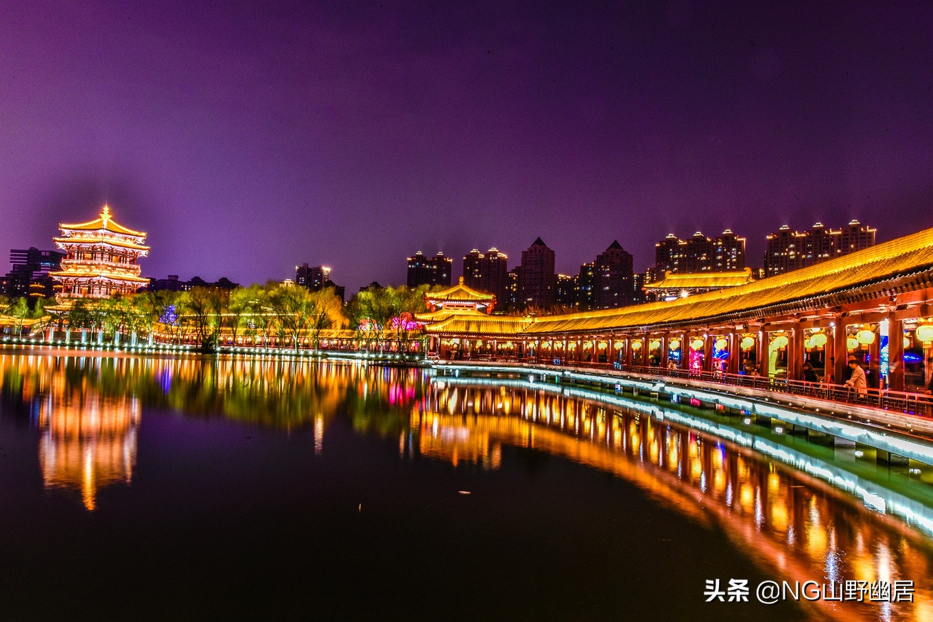 西安最美夜景:燈火輝煌的熱鬧街景,重現昔日的大唐盛世