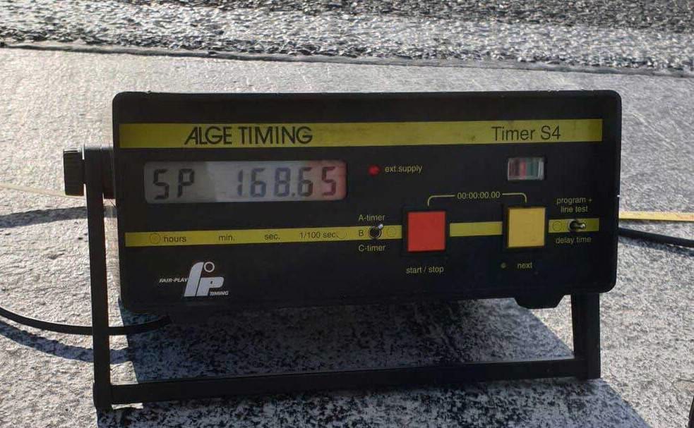 168.65km/h贴地过弯,刷新磨手肘过弯纪录