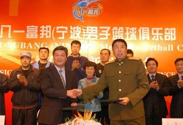 八一男篮退出为什么cba（八一迷局：真要退出CBA？球员们何去何从？参赛权又该归谁？）