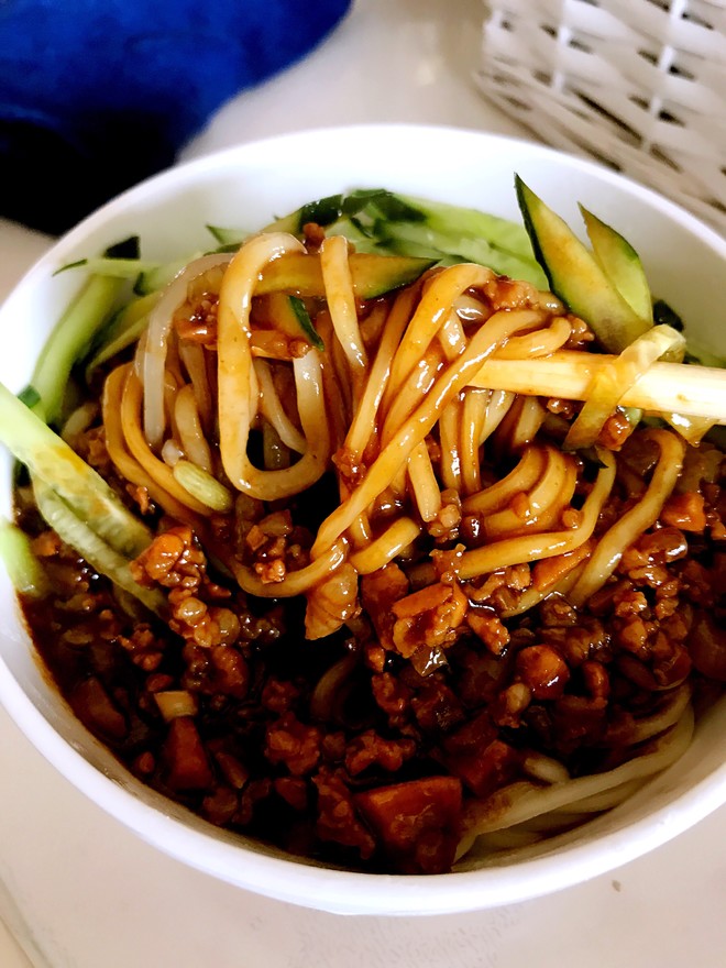 炸酱面的酱怎么做 鸡蛋炸酱面的酱怎么炸-百科叔叔