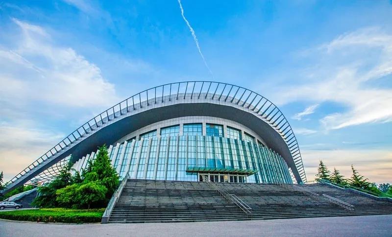 宝藏图书馆、网红食堂、四季如画的超美校园！中国石油大学（华东）等你回家