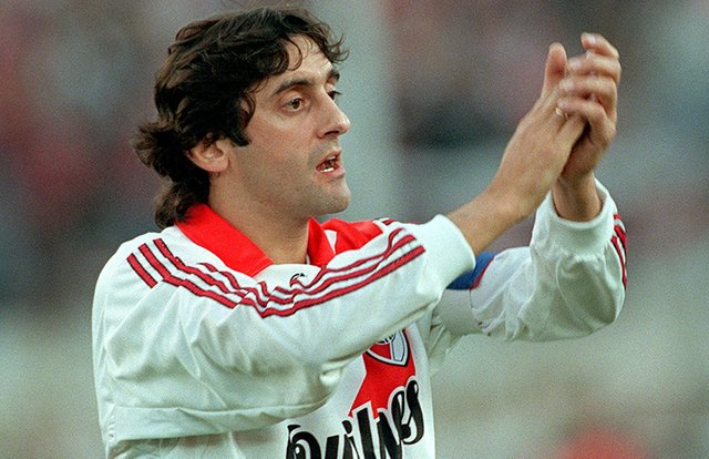 一,恩佐·弗朗西斯科利恩佐·弗朗西斯科利,活跃于80年代初期到90年代