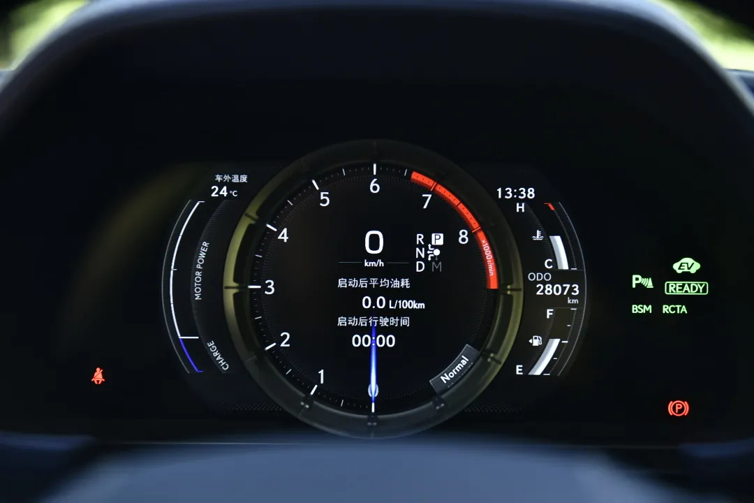 V6、359马力、21英寸轮圈、前置后驱，雷克萨斯LC 500h让人心动