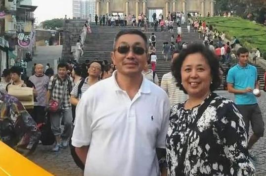 比起杜志国3婚出轨圈外人，相爱42年杜源夫妇被称为“神仙眷侣”