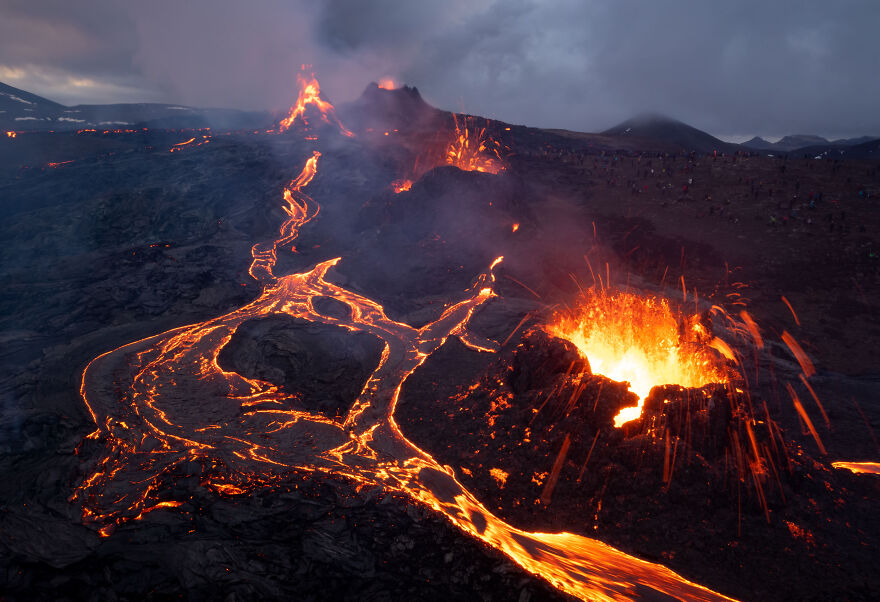 冰岛世界杯头像(他镜头下的燃烧的冰岛火山，如灾难片般震撼)