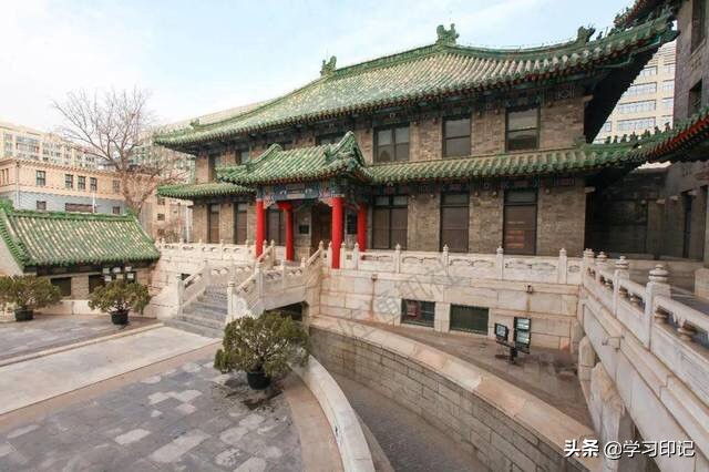 中国最好的三所医科大学，就业前景好，值得学生们考虑