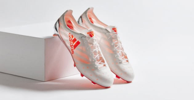 足球鞋多大合适（业余足球圈怪谈，轻量化足球鞋最好？别迷信轻量化球鞋）-华海博客