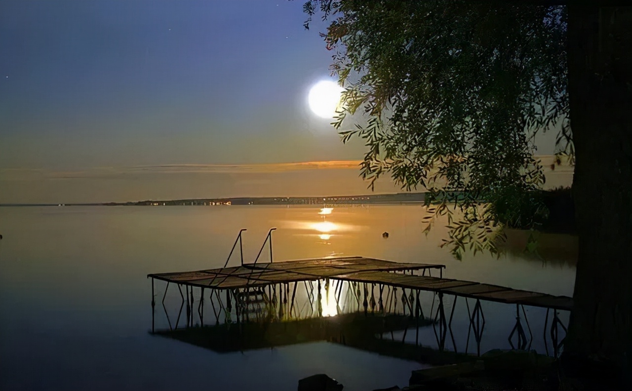 严晓频唯美朗诵郭沫若的诗《霁月》