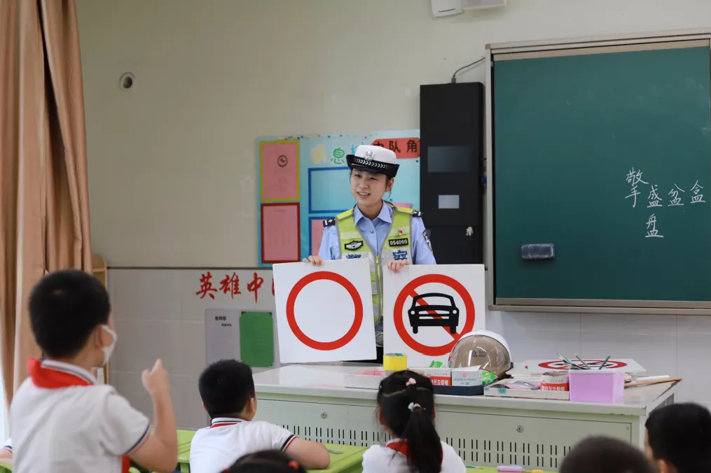 警心连民心，暖心更贴心