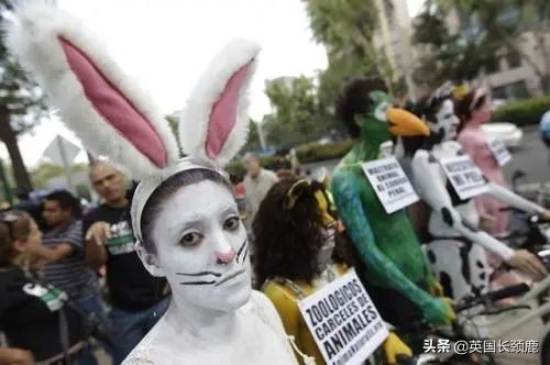 全部脱掉！英国赤裸主义兴起，以后再也不用洗衣服了？