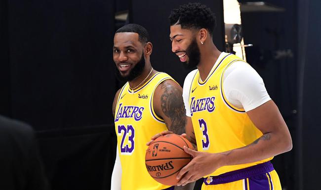 nba哪些球队会让球迷进入(NBA哪支球队粉丝最多？湖人仅第二，篮网未入前十)