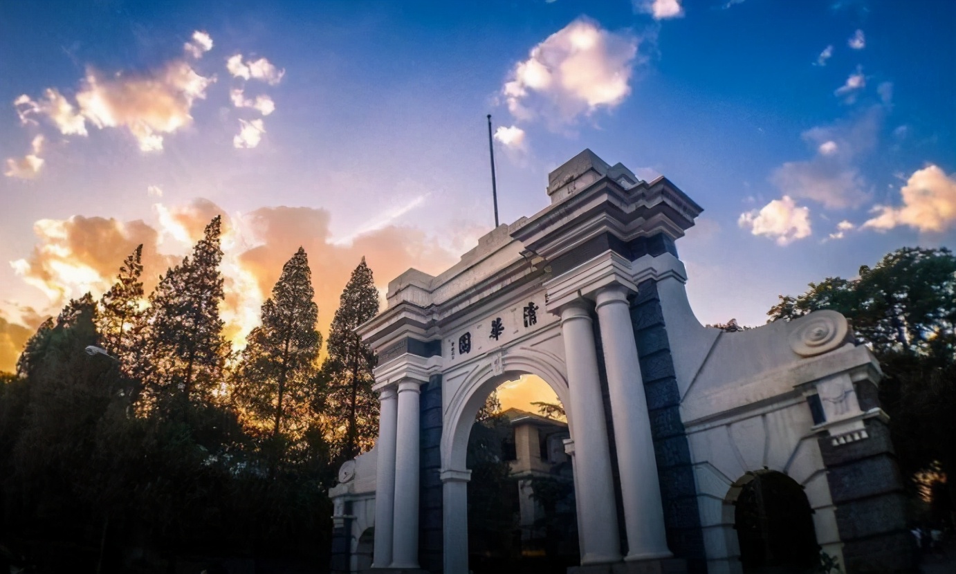 清华新生军训照曝光，夜间拉练20公里，网友：也是为了学生着想