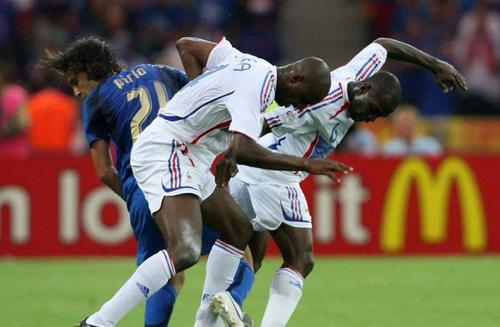 06世界杯决赛齐达内头球时间（2006年世界杯，齐达内如果不头顶马特拉齐，法国队能不能夺冠？）