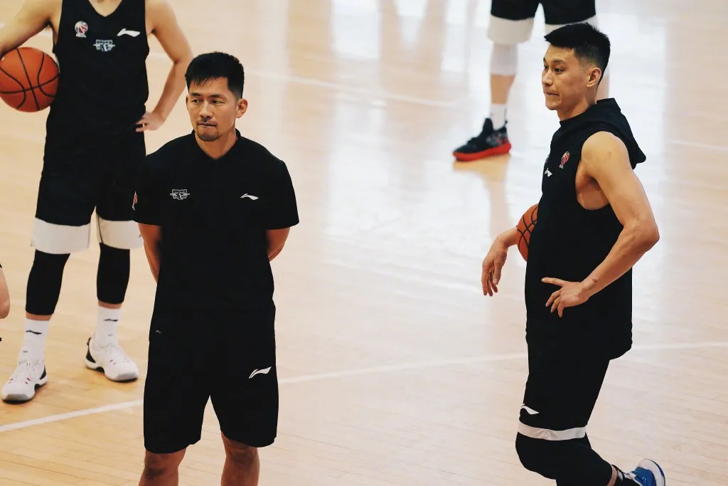 林书豪再过那些球队(林书豪宣布离开CBA！六支NBA球队看上他！林疯狂回来了)