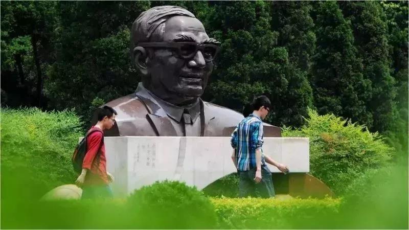 世界之最！据说，西南交通大学有一辆校内