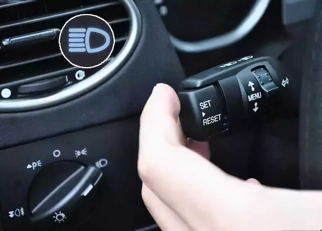 科目3远光灯操作,至少要闪两次还是三次