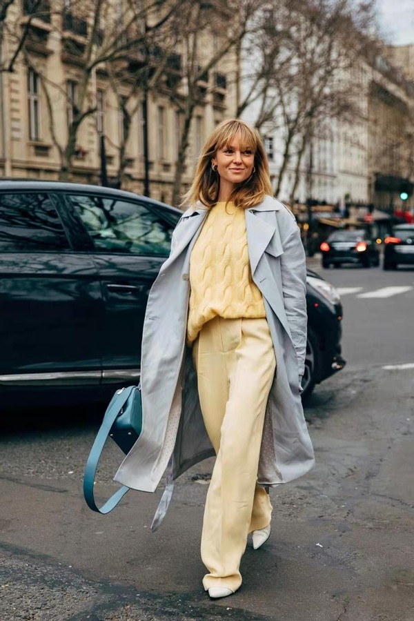 主色调为黄黑(2021年流行的高级色,很适合皮肤黄黑的女人,时髦显白有