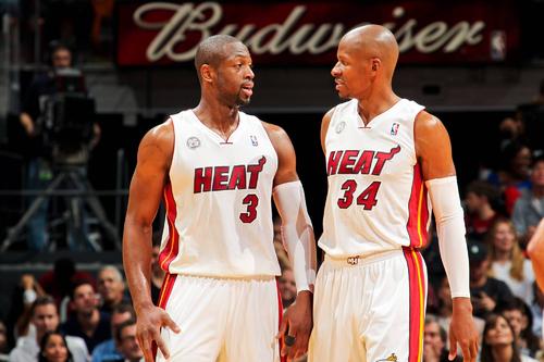 nba2013總決賽g6（13年決賽G6，雷阿倫命中關(guān)鍵三分！波什10分，韋德14分，那老詹呢）