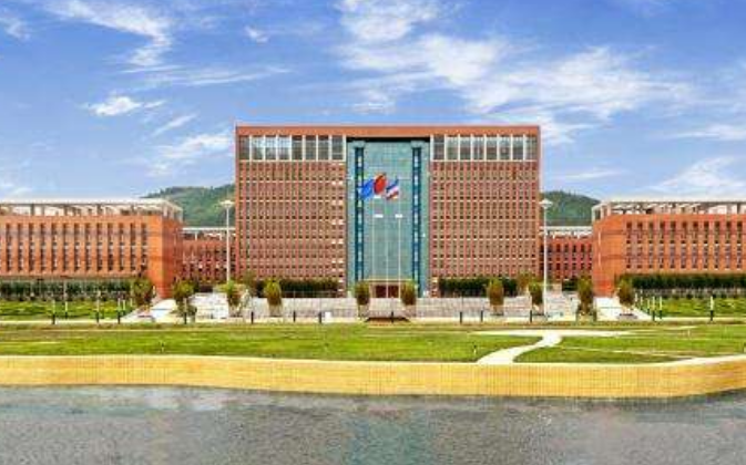 珠海将迎来本土的第一所本科高校，虽是民办大学，但也是开心的