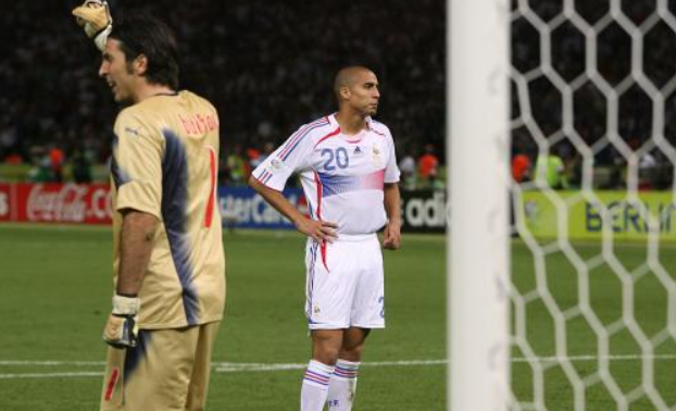 06世界杯点球（历史重现！前锋丢点球，中卫扳平捧杯，意大利复制06年奇迹夺冠）