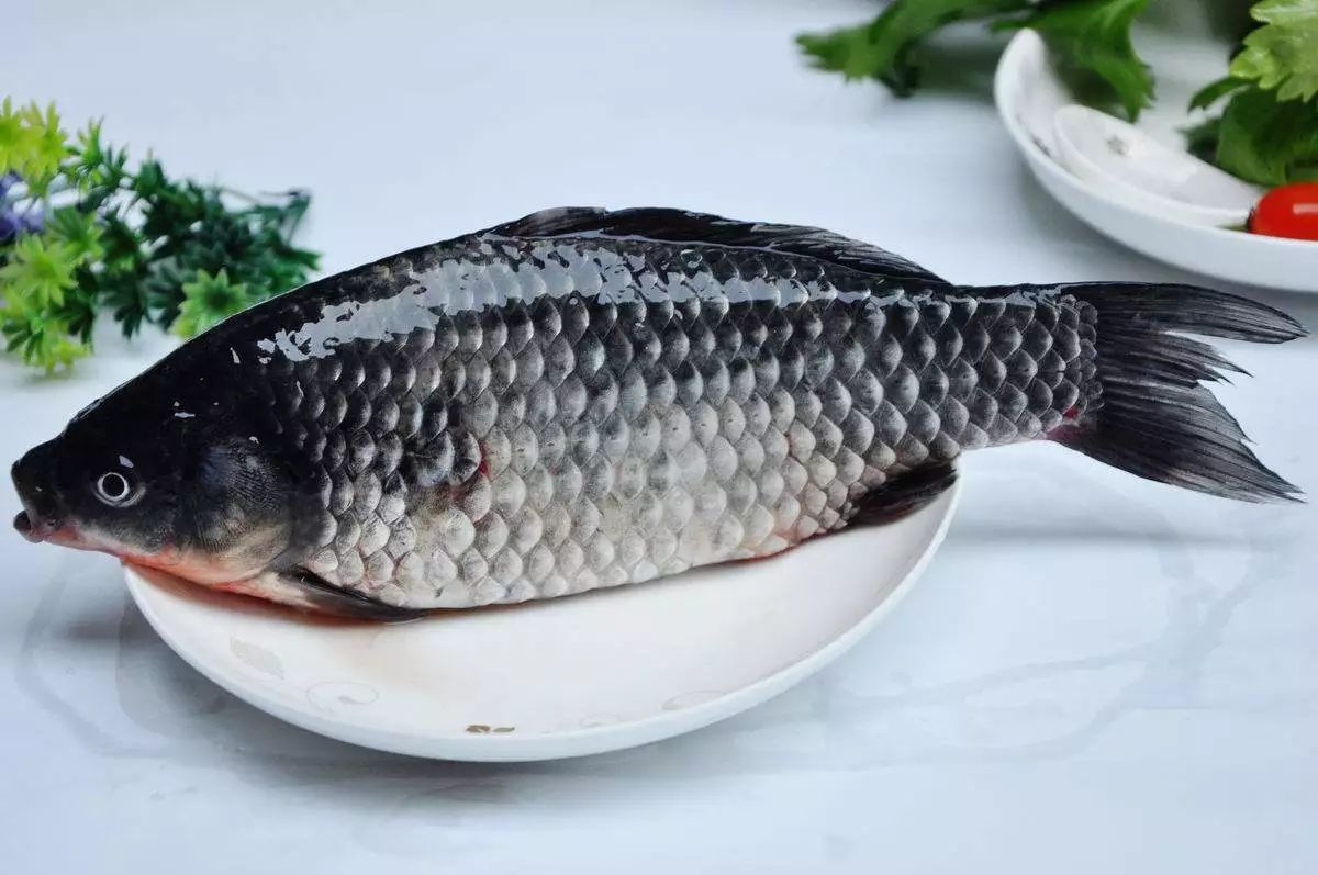 鲫鱼怎么做才好吃？分享3种不同的做法，鲜香美味，下酒下饭都行