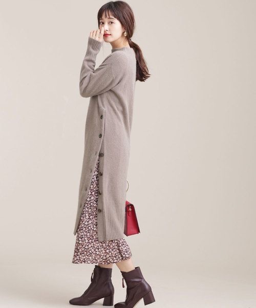 日系秋冬女中年素色连衣裙穿搭，优雅气质搭配，穿出简约时尚感