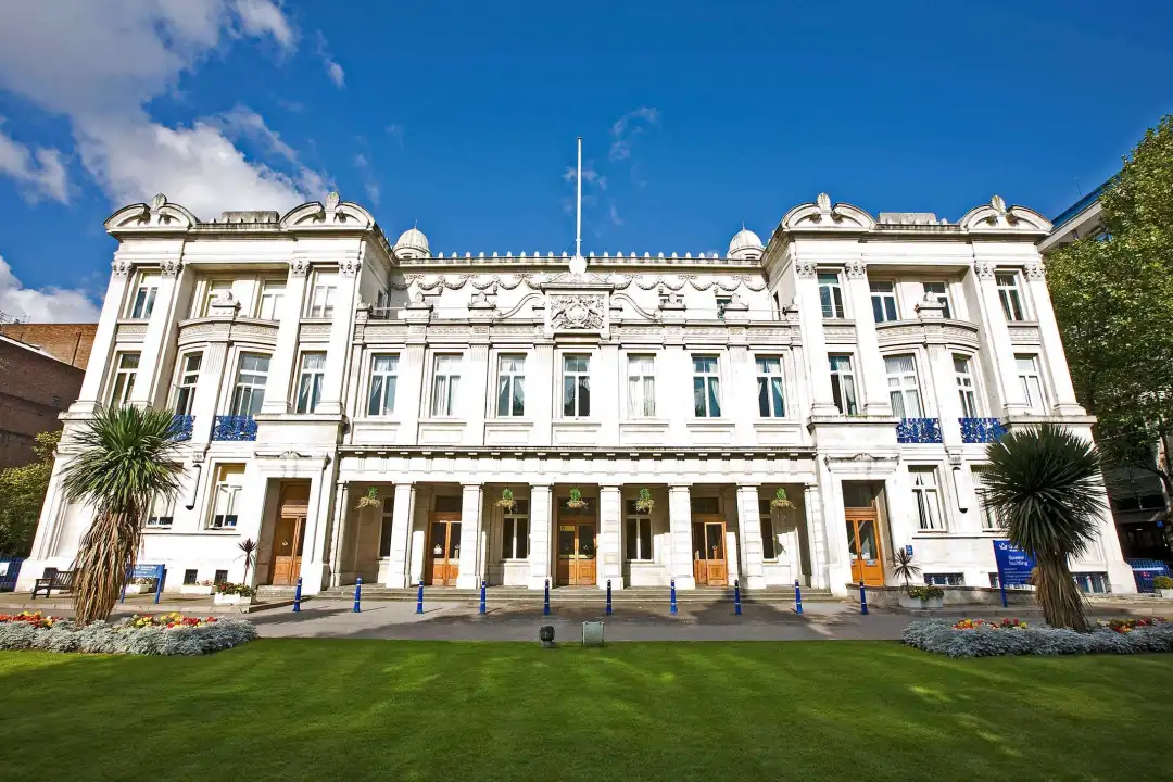 英国各大学高考录取线公布！好学校都要600分以上？