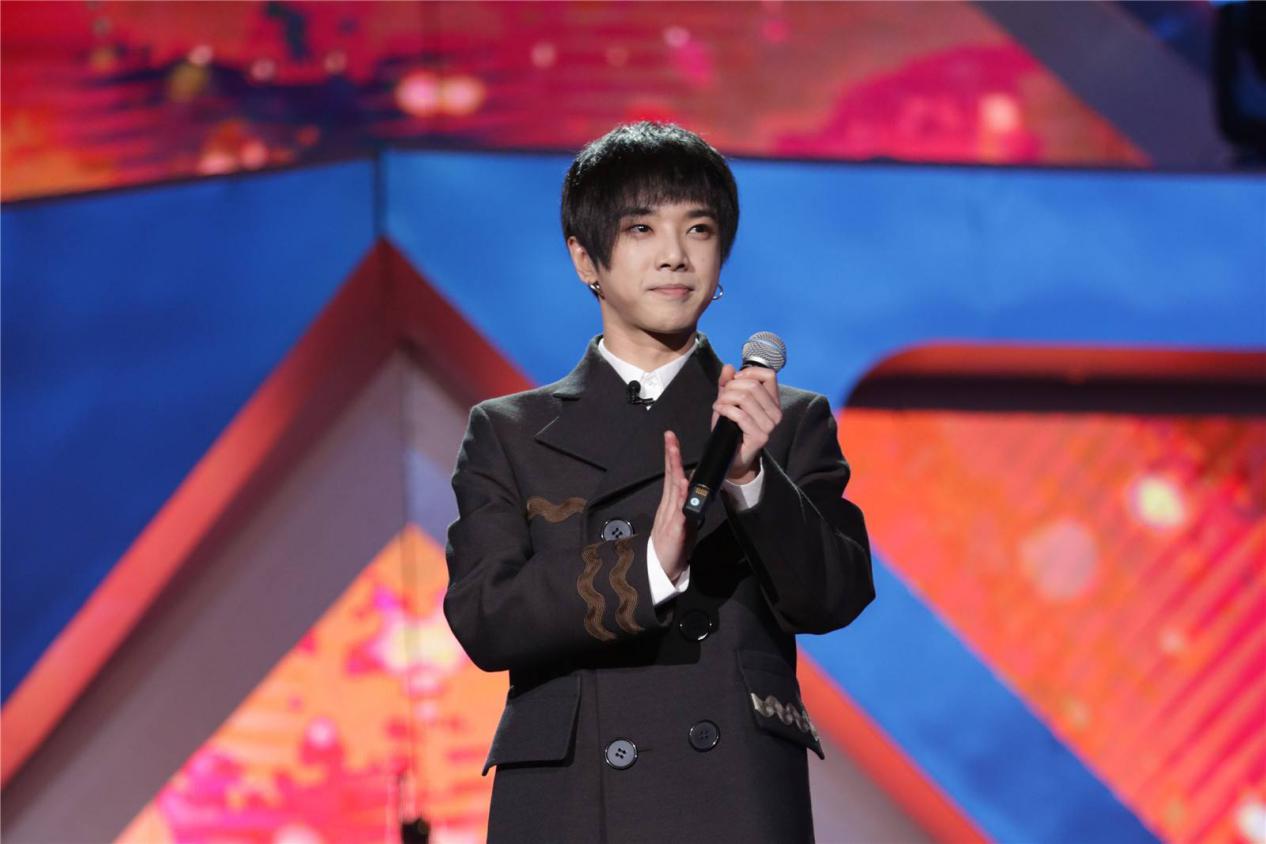 华晨宇被中国青年网点名，发文回应成亮点，为何花花会如此优秀？