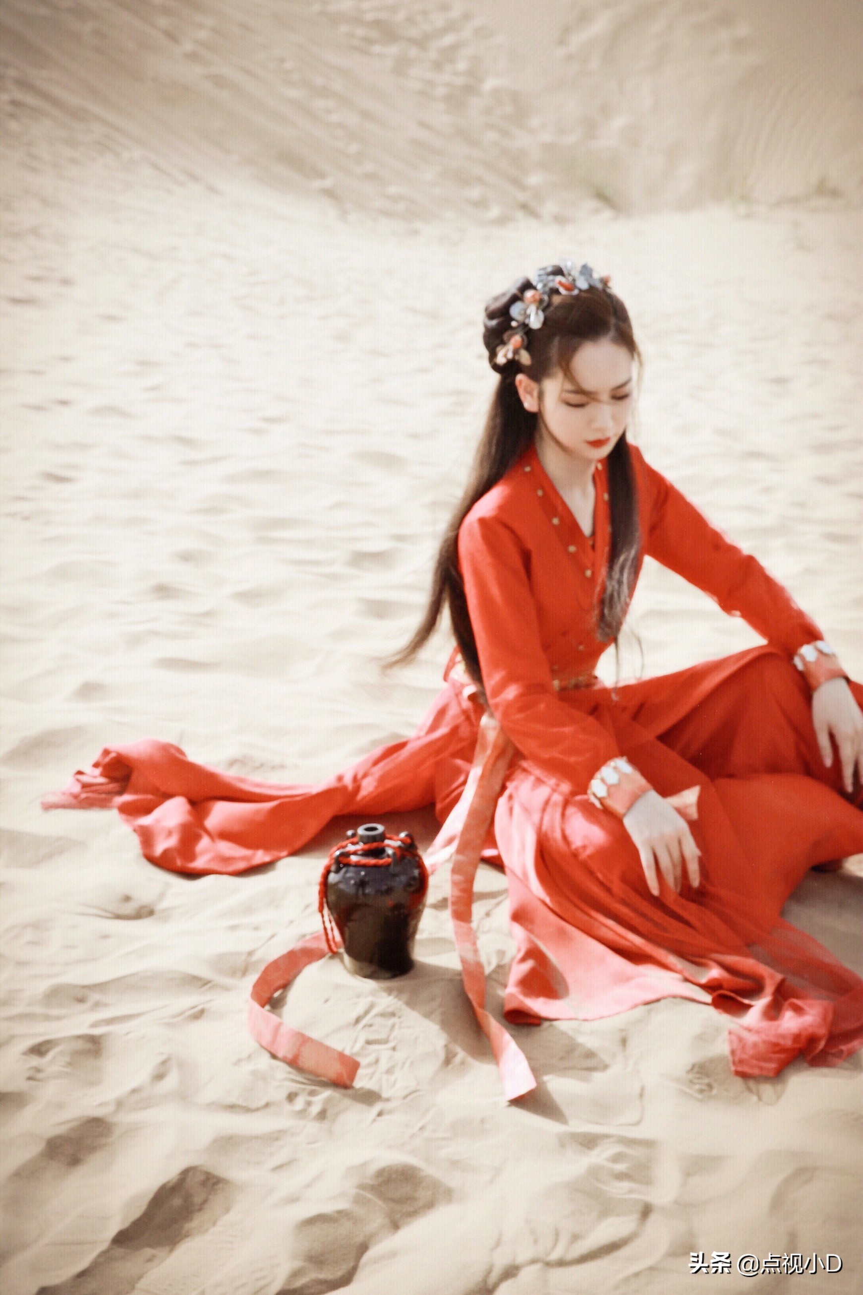 这个角色在整部电影中充满看点,这个人物的性格是妩媚泼辣 ,八面玲珑