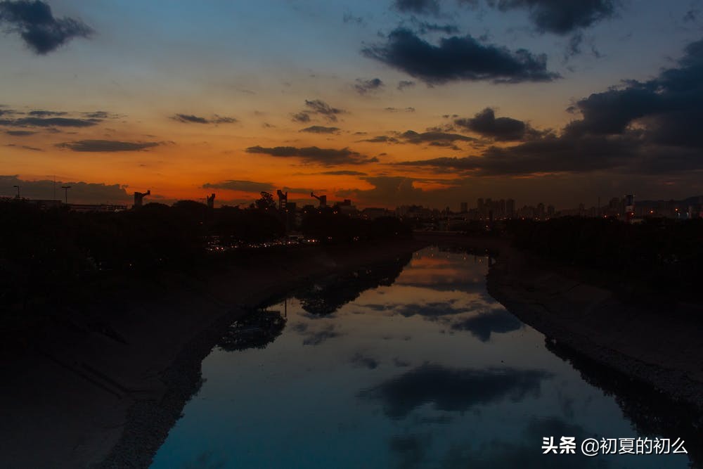 深夜失眠伤感的句子 | 埋在心底的孤独，全都在深夜爆发