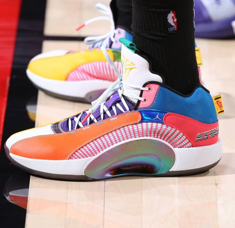 nba穿李宁鞋的球员有哪些（NBA球员上脚：詹姆斯2双签名鞋，巴特勒穿李宁驭帅14？）