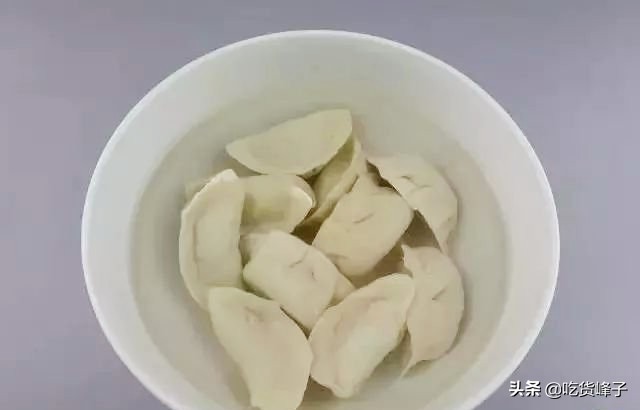 速冻水饺的正确煮法（速冻水饺的正确煮法是怎样的）-第4张图片-科灵网