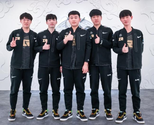 八进四是什么赛制(LOL S11八进四名单出炉：RNG、EDG内战一触即发，玩家：四强稳了)