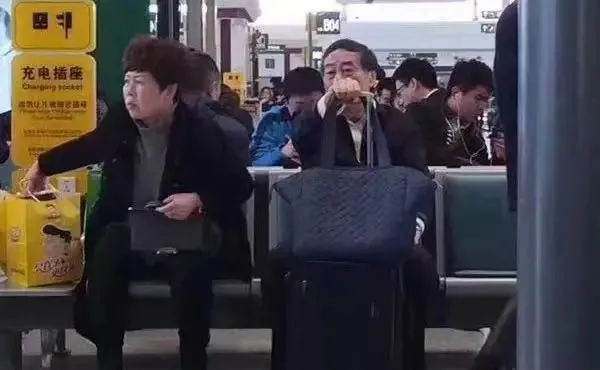 狂跌300亿！爆红的喜茶们，终于“杀死”娃哈哈