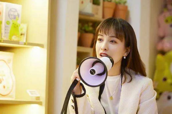 被渣男坑，被观众骂，吴昕靠什么完成了逆袭？ 