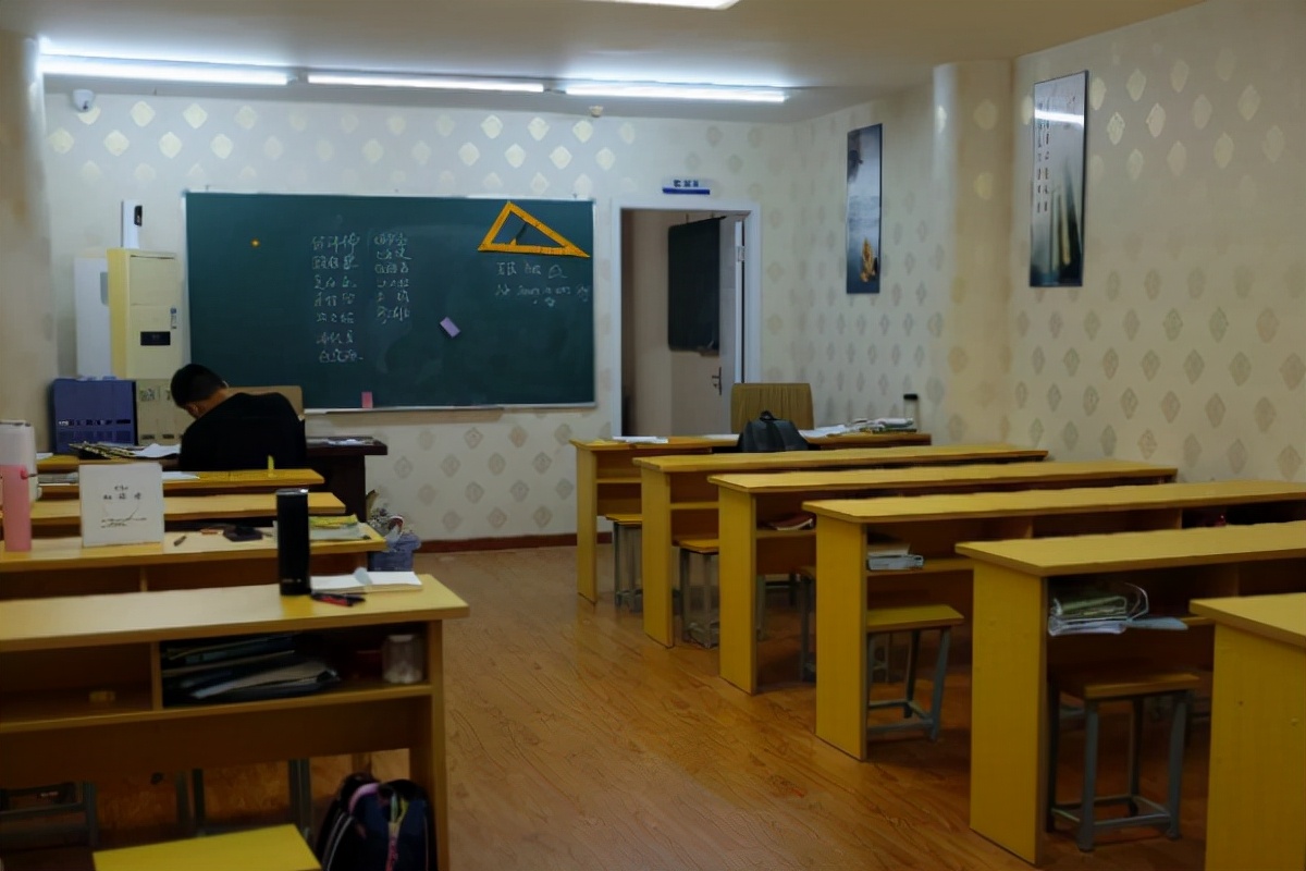 又一教培机构倒闭！删除员工企业微信，卷款跑路，家长退费无门