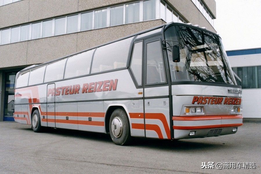 搭载道依茨V8风冷的国产豪华大客 曾经的北方尼奥普兰BFC6120客车
