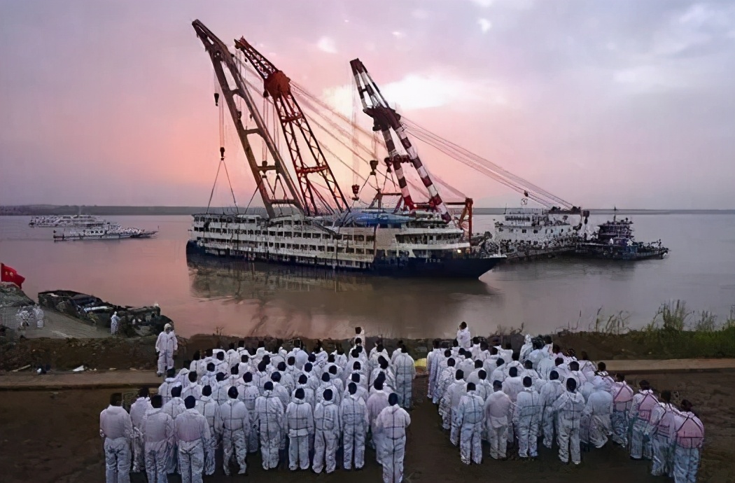 祭祀事件(韓國世越號沉船內幕:200多名高中生葬身海底,中國隊打撈真相