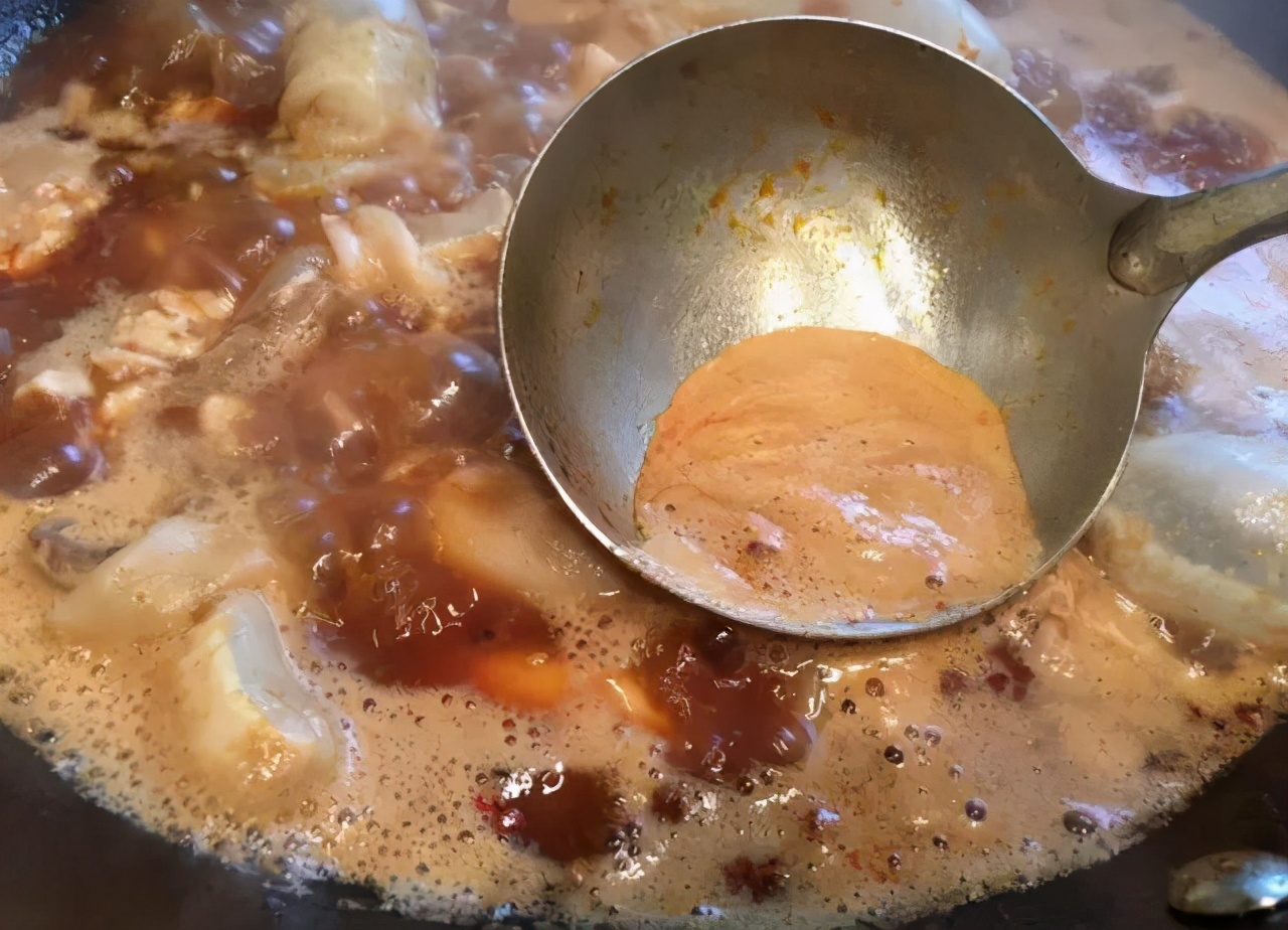 湖北人最爱的红烧鱼杂火锅，这种美食天越冷吃起来越过瘾