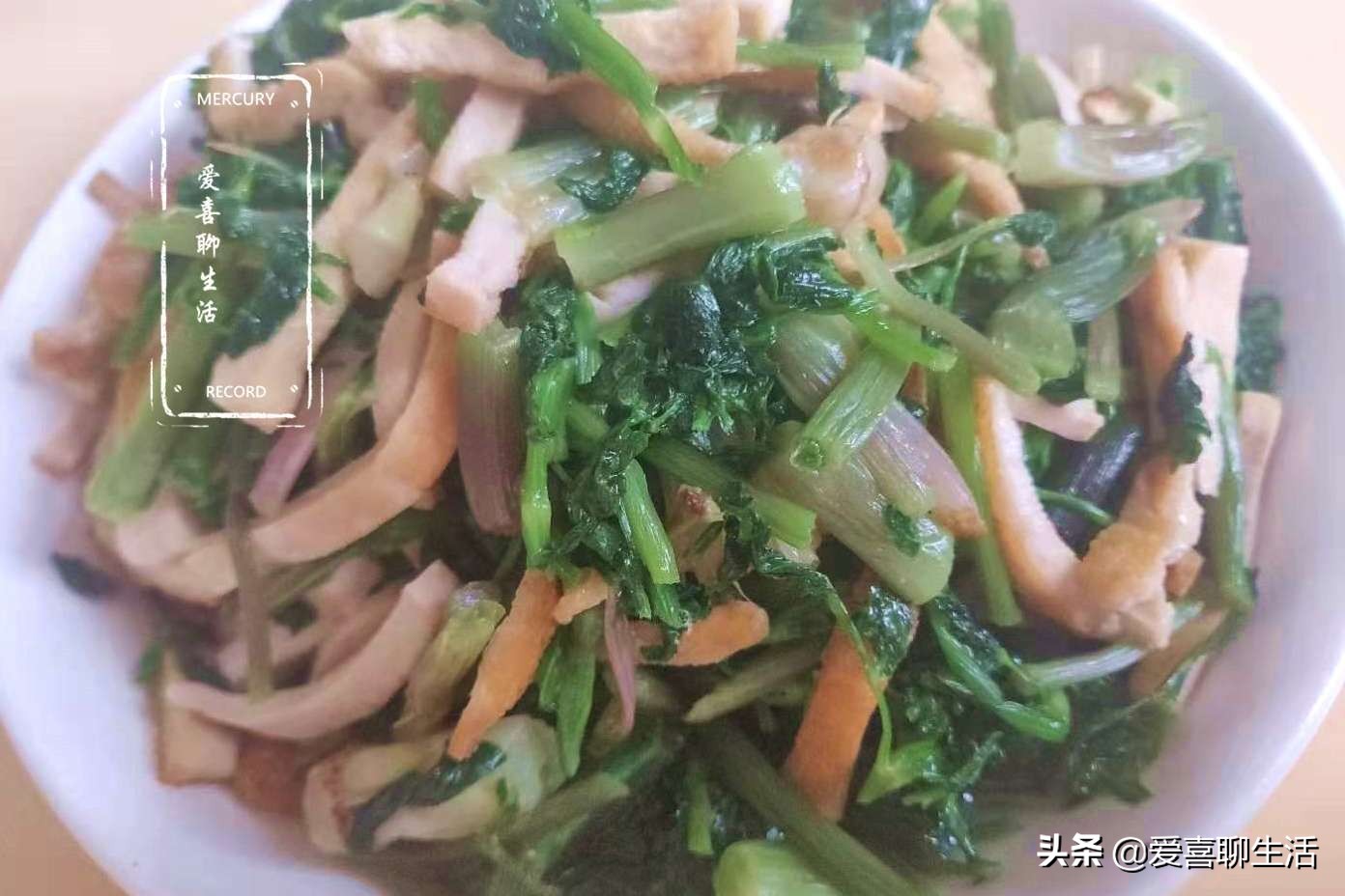 野芹菜怎么做好吃（12分钟教你制作好吃的豆干炒野芹菜）