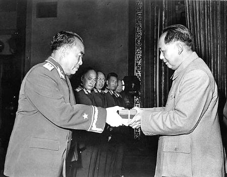 毛泽东拒当大元帅，陈毅差点落榜，十大元帅授衔大揭秘