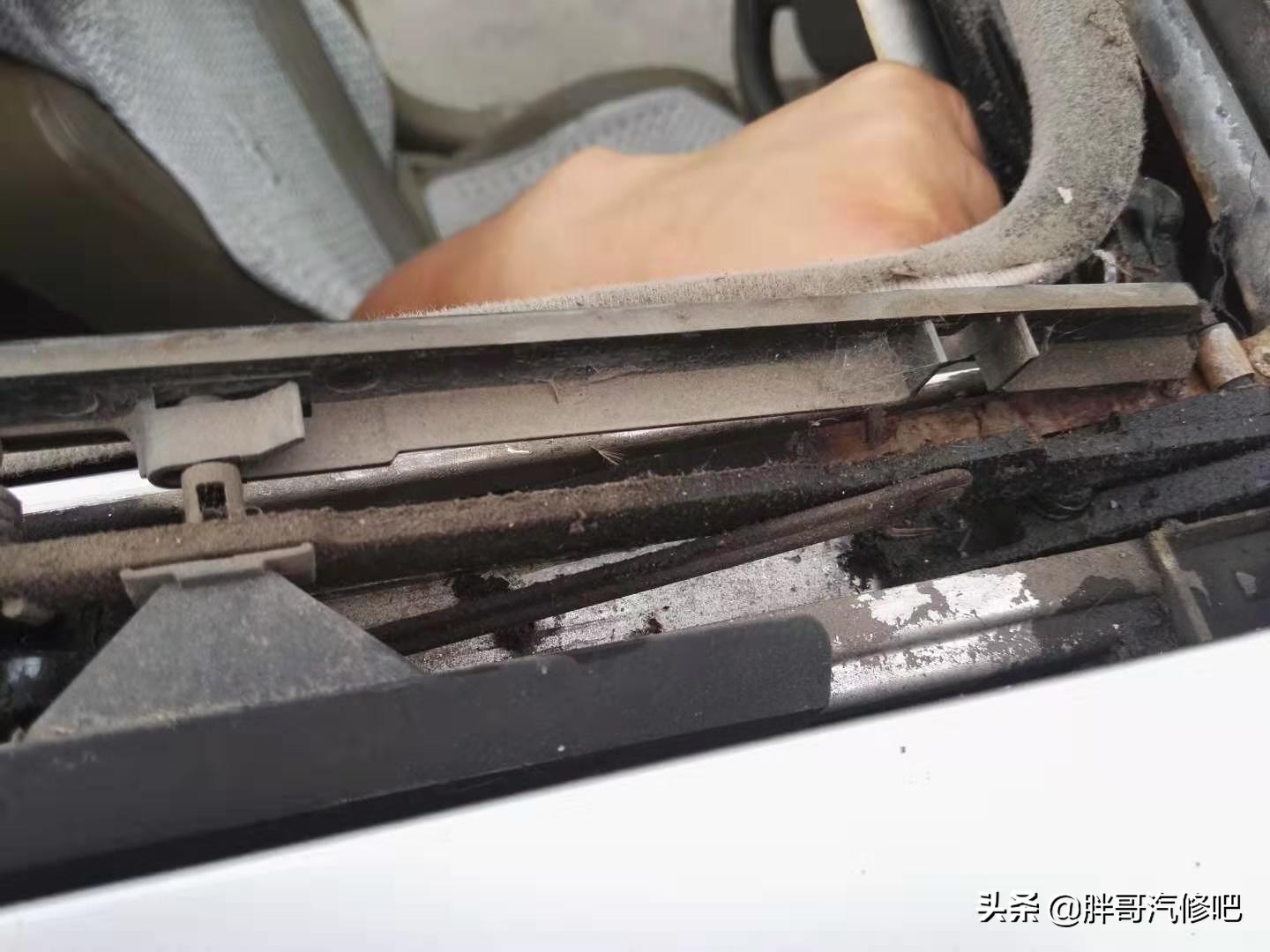 花钱买了天窗功能，一定要记得定期保养，天窗漏水保养维修