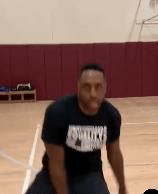 蔡徐坤NBA形象大使（蔡徐坤：“打籃球”遭全網黑，兩次碰瓷周董，被粉絲捧成內娛笑話）