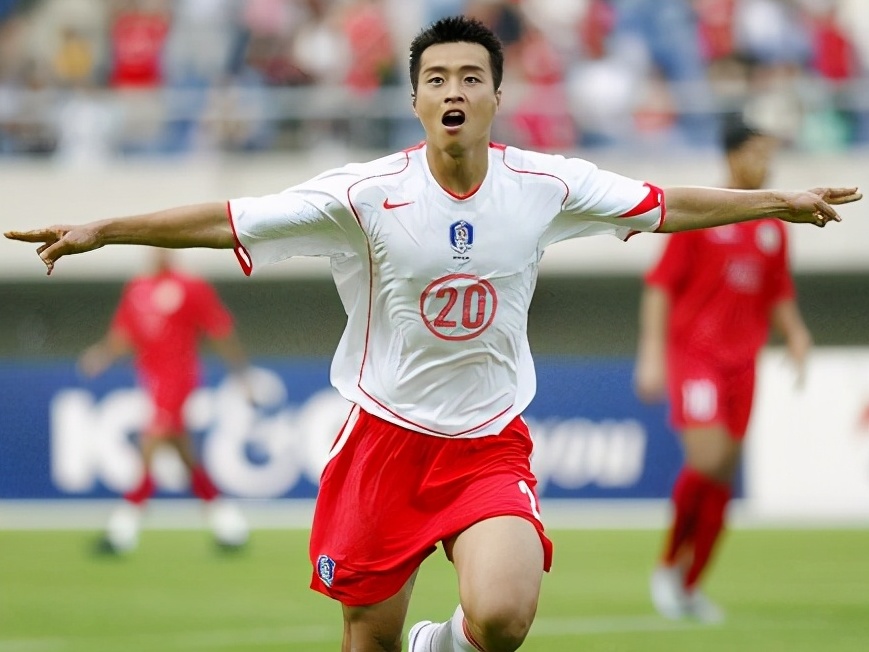 韩国足球运动员李东国(生涯23年2度留洋，他是中国足球苦主！韩国名将曾击碎99国奥之梦)